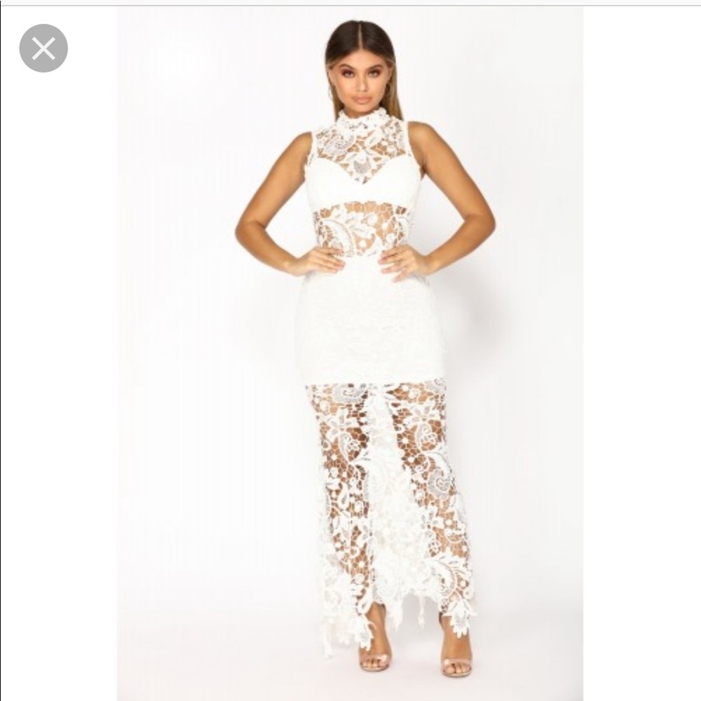 Fashion Nova long sleeveless lace cream dress